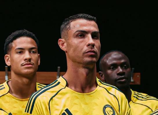 欧冠联赛-阿斯:虽然C罗的私人飞机抵达马德里,但球员本人仍留在沙特